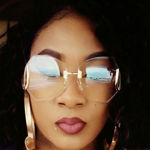 Meet your Posher, Sareya